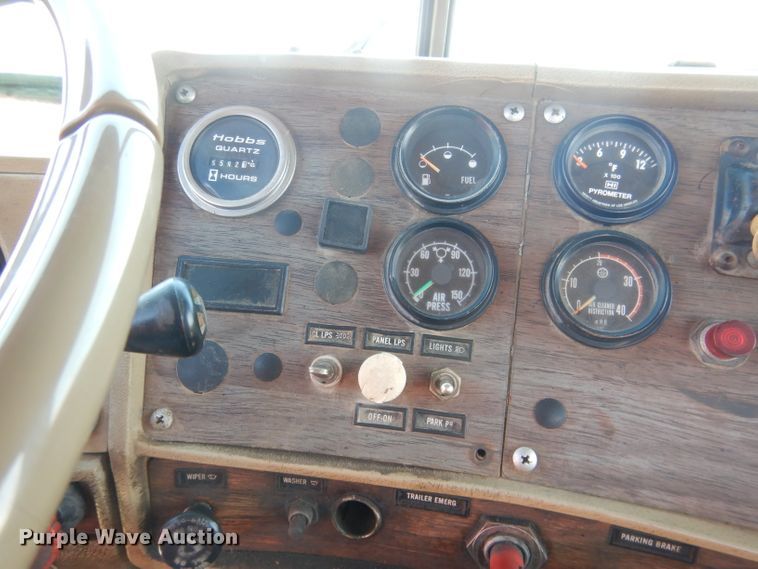 image for item FI9059 1984 Mack R686ST  semi truck