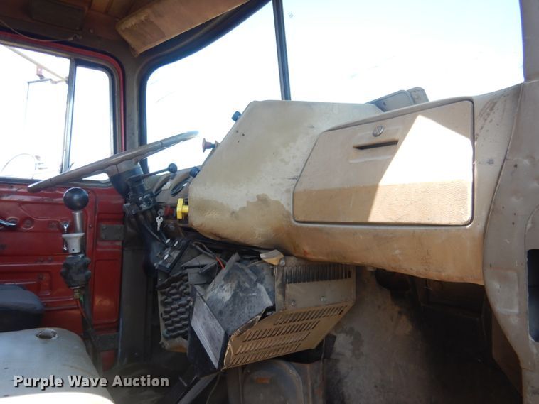 image for item FI9059 1984 Mack R686ST  semi truck