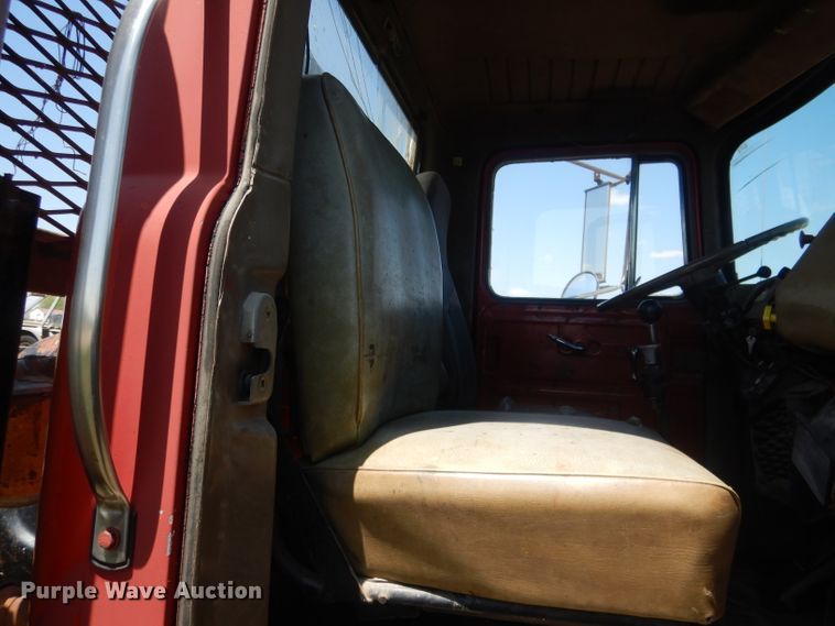 image for item FI9059 1984 Mack R686ST  semi truck