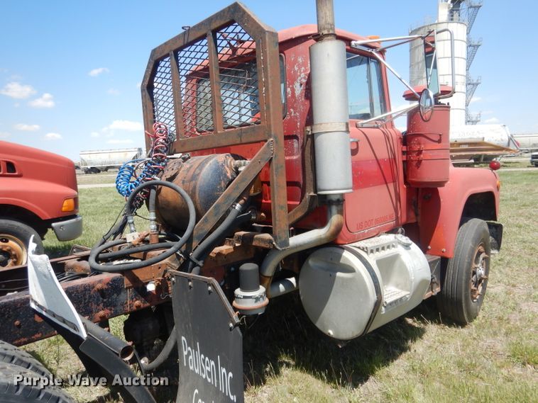 image for item FI9059 1984 Mack R686ST  semi truck