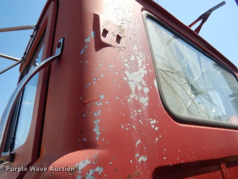 image for item FI9059 1984 Mack R686ST  semi truck