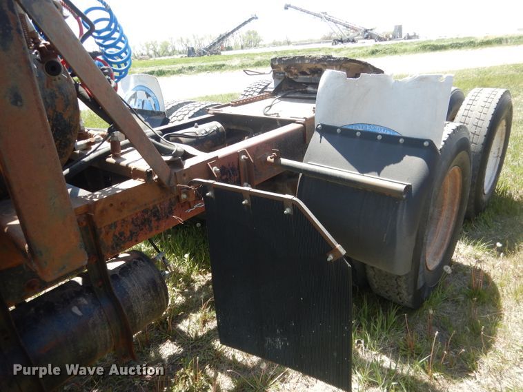 image for item FI9059 1984 Mack R686ST  semi truck