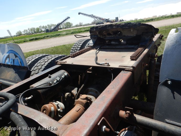 image for item FI9059 1984 Mack R686ST  semi truck