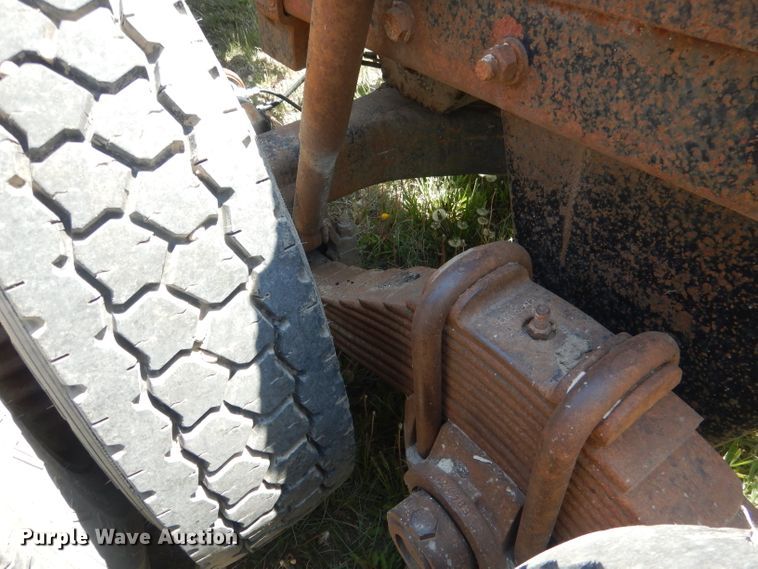 image for item FI9059 1984 Mack R686ST  semi truck