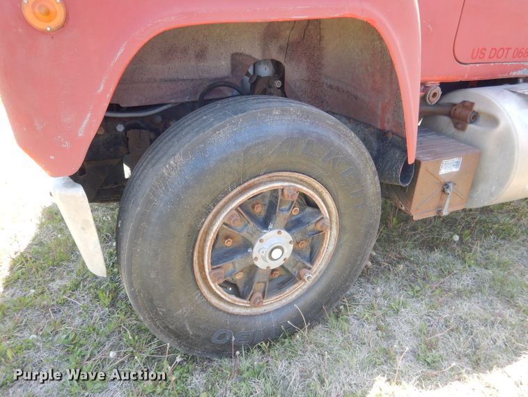 image for item FI9059 1984 Mack R686ST  semi truck