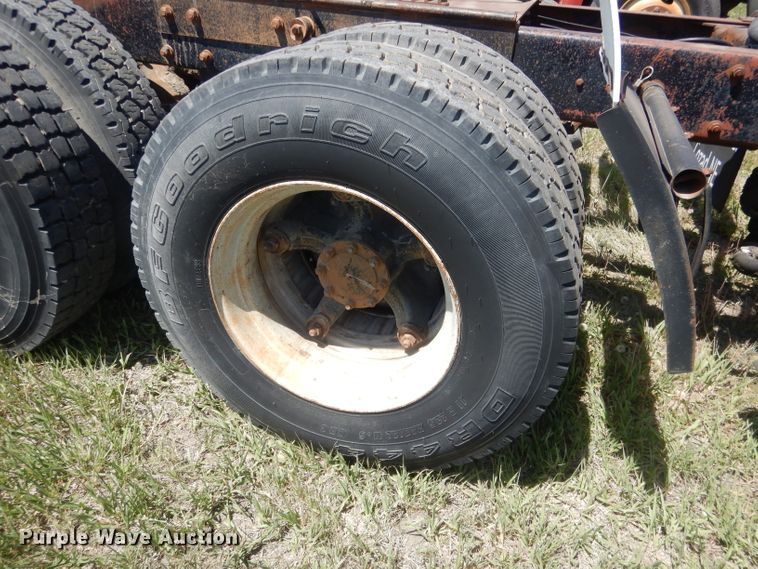 image for item FI9059 1984 Mack R686ST  semi truck