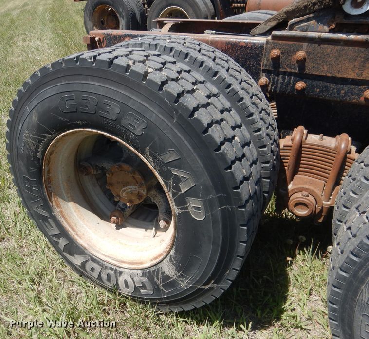 image for item FI9059 1984 Mack R686ST  semi truck