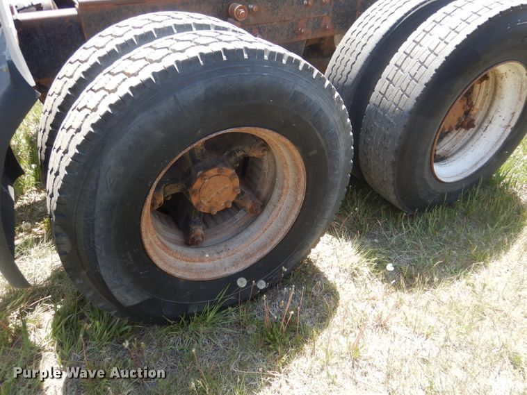 image for item FI9059 1984 Mack R686ST  semi truck