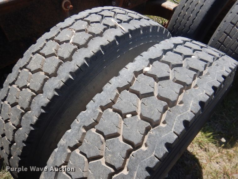 image for item FI9059 1984 Mack R686ST  semi truck