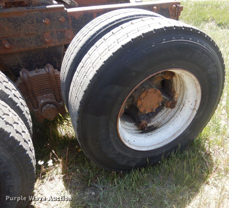 image for item FI9059 1984 Mack R686ST  semi truck