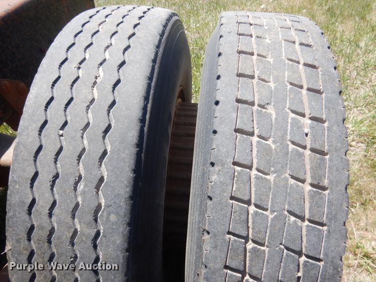 image for item FI9059 1984 Mack R686ST  semi truck