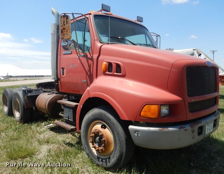 image for item FI9060 1997 Ford Louisville LT9513  semi truck