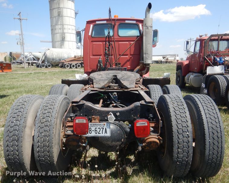 image for item FI9060 1997 Ford Louisville LT9513  semi truck