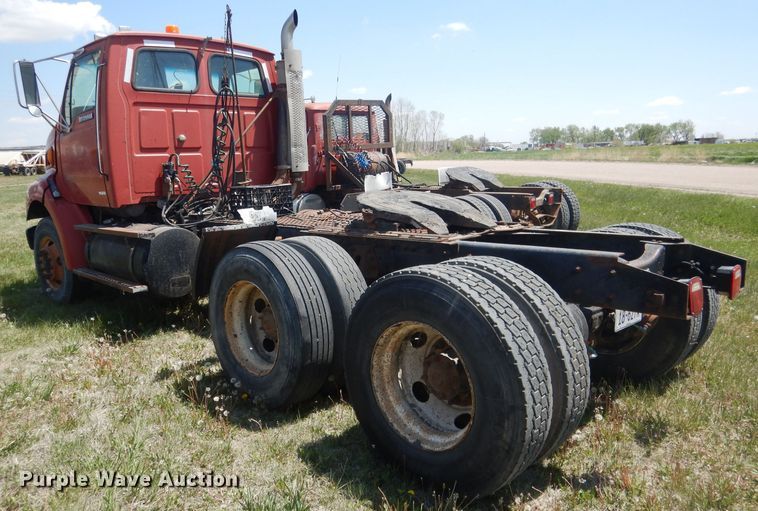 image for item FI9060 1997 Ford Louisville LT9513  semi truck