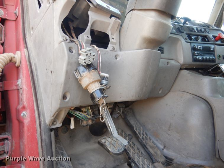 image for item FI9060 1997 Ford Louisville LT9513  semi truck