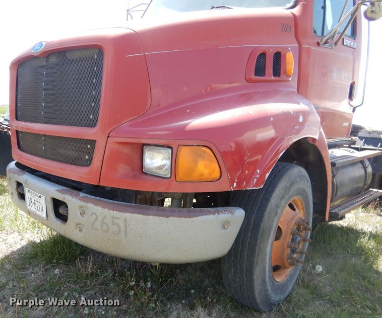 image for item FI9060 1997 Ford Louisville LT9513  semi truck
