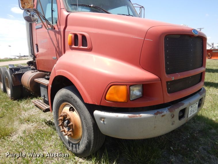 image for item FI9060 1997 Ford Louisville LT9513  semi truck