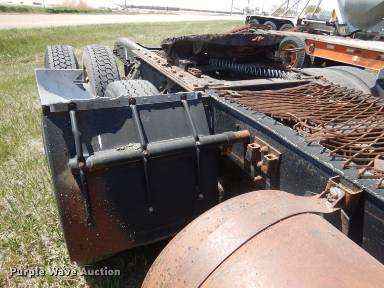 image for item FI9060 1997 Ford Louisville LT9513  semi truck