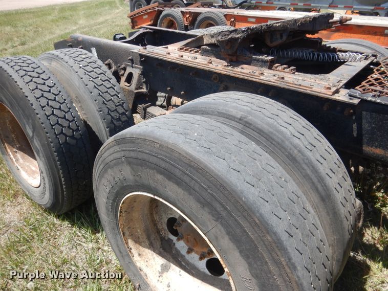 image for item FI9060 1997 Ford Louisville LT9513  semi truck