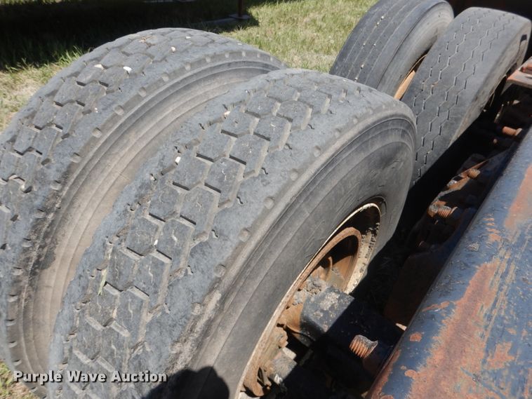 image for item FI9060 1997 Ford Louisville LT9513  semi truck