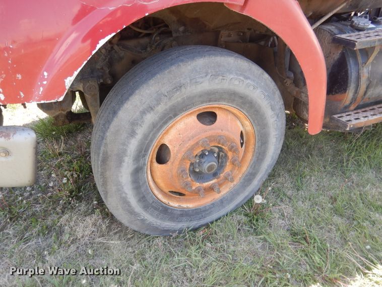 image for item FI9060 1997 Ford Louisville LT9513  semi truck