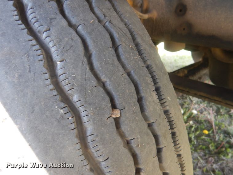 image for item FI9060 1997 Ford Louisville LT9513  semi truck