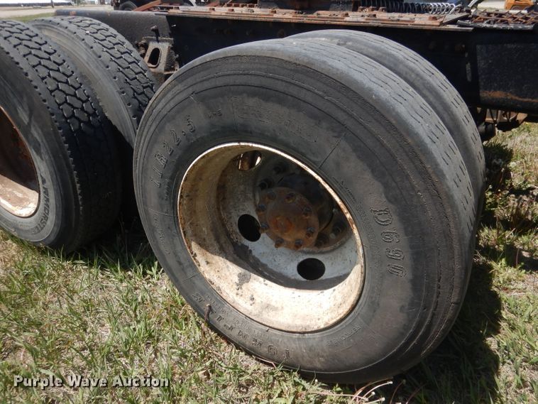 image for item FI9060 1997 Ford Louisville LT9513  semi truck