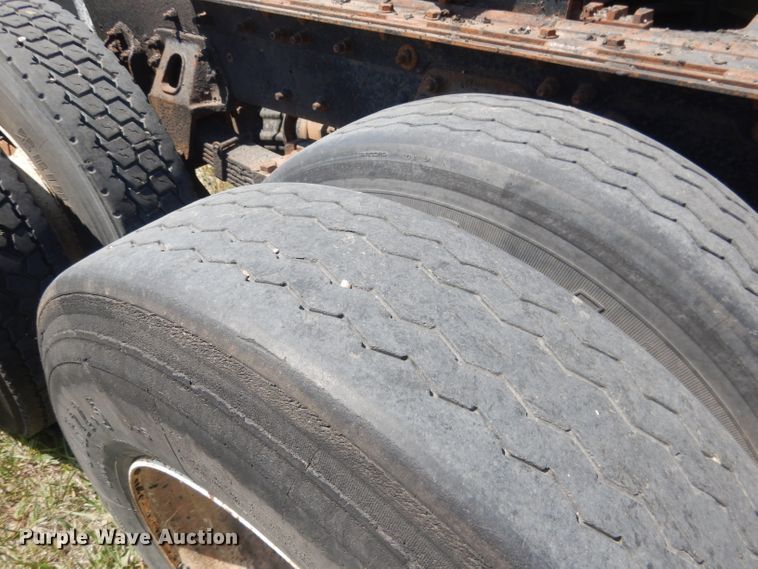 image for item FI9060 1997 Ford Louisville LT9513  semi truck