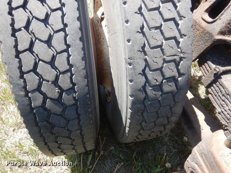 image for item FI9060 1997 Ford Louisville LT9513  semi truck