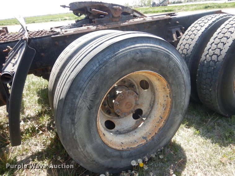 image for item FI9060 1997 Ford Louisville LT9513  semi truck