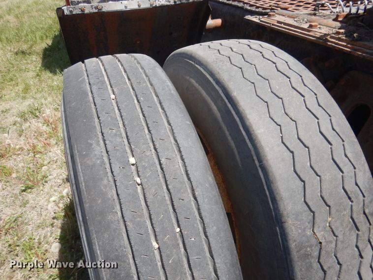 image for item FI9060 1997 Ford Louisville LT9513  semi truck