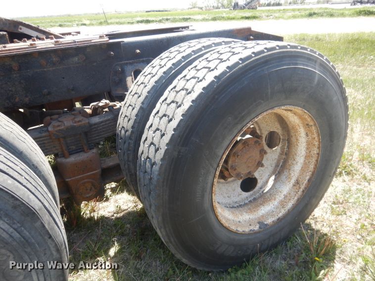 image for item FI9060 1997 Ford Louisville LT9513  semi truck