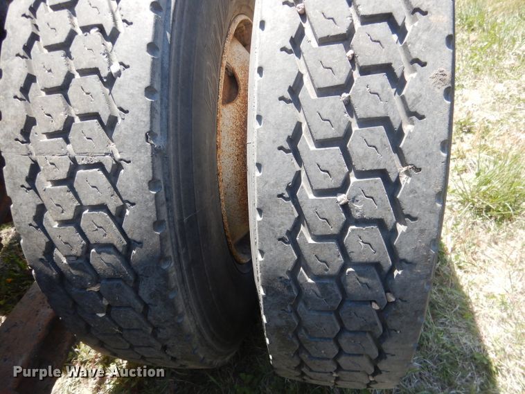 image for item FI9060 1997 Ford Louisville LT9513  semi truck