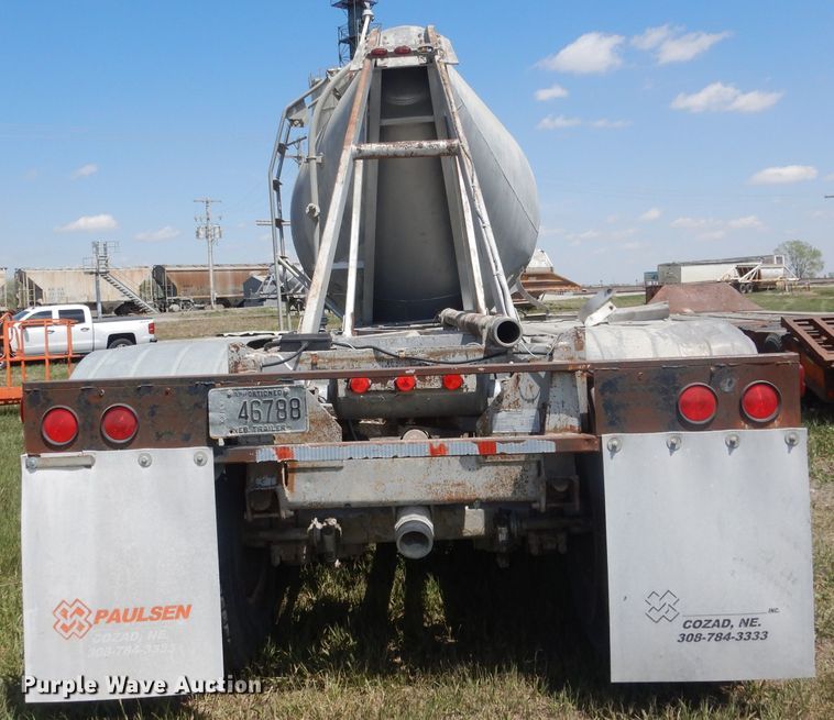 image for item FI9062 1981 Freuhauf HAB-F3-J-985  pneumatic dry bulk trailer