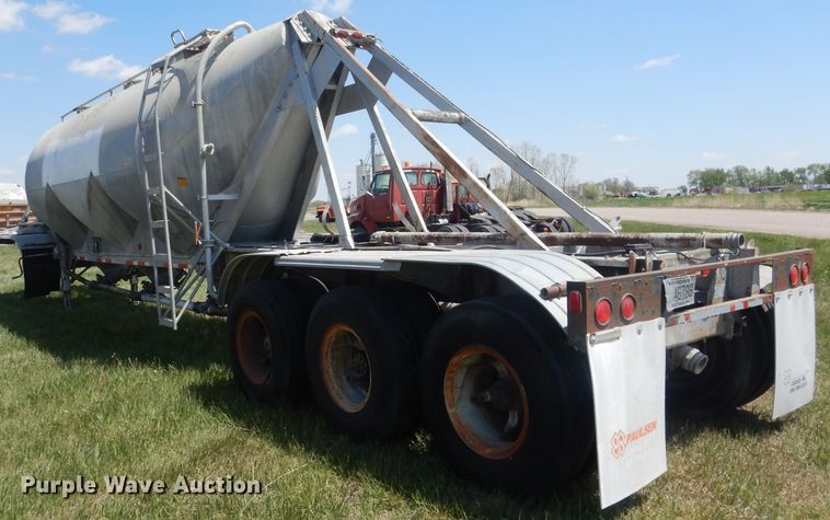 image for item FI9062 1981 Freuhauf HAB-F3-J-985  pneumatic dry bulk trailer