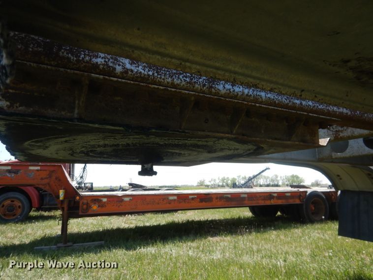 image for item FI9062 1981 Freuhauf HAB-F3-J-985  pneumatic dry bulk trailer