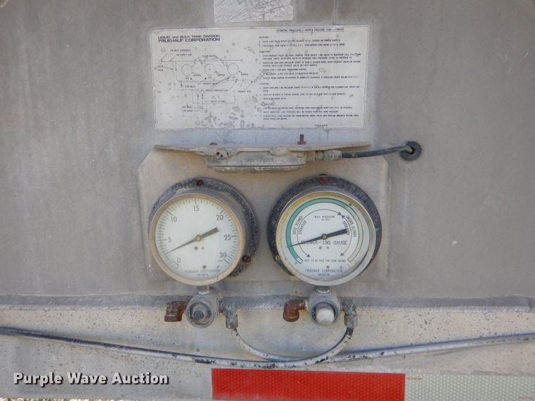 image for item FI9062 1981 Freuhauf HAB-F3-J-985  pneumatic dry bulk trailer