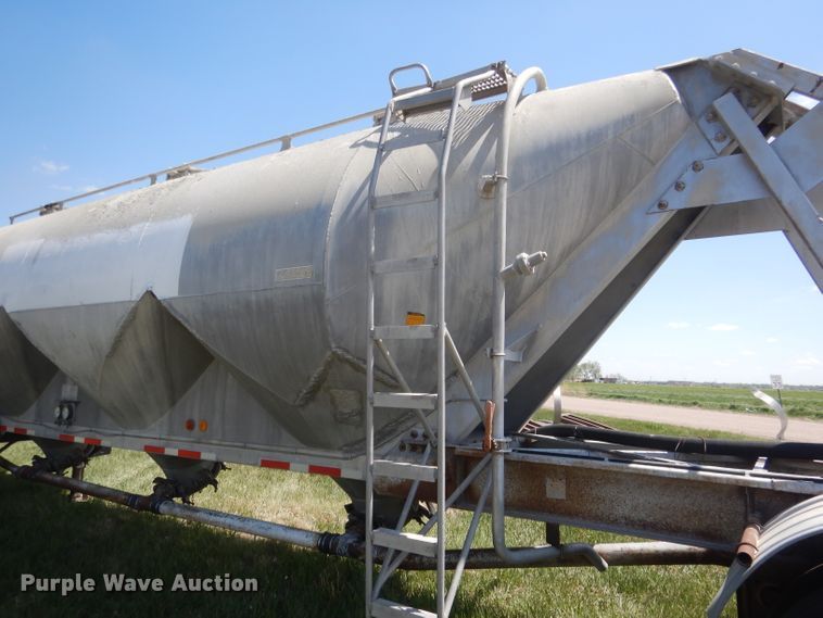 image for item FI9062 1981 Freuhauf HAB-F3-J-985  pneumatic dry bulk trailer