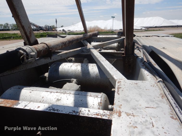 image for item FI9062 1981 Freuhauf HAB-F3-J-985  pneumatic dry bulk trailer