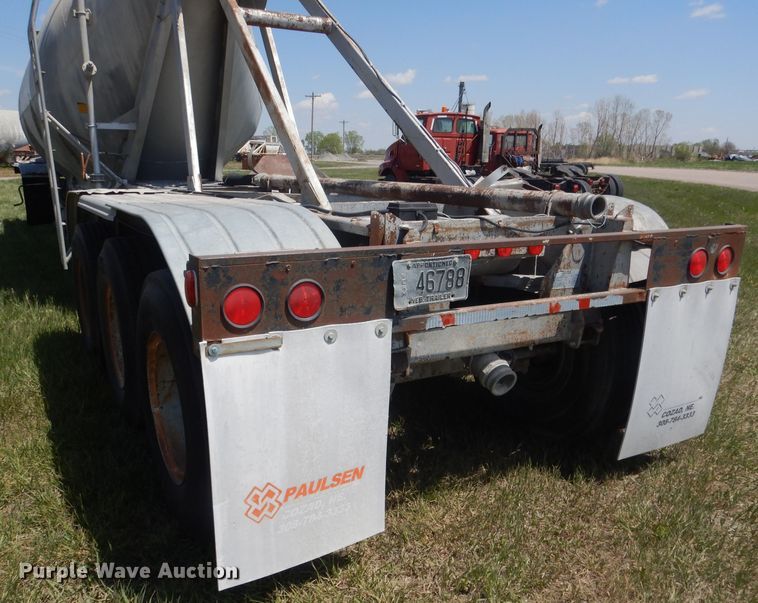 image for item FI9062 1981 Freuhauf HAB-F3-J-985  pneumatic dry bulk trailer