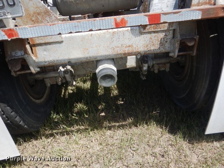 image for item FI9062 1981 Freuhauf HAB-F3-J-985  pneumatic dry bulk trailer