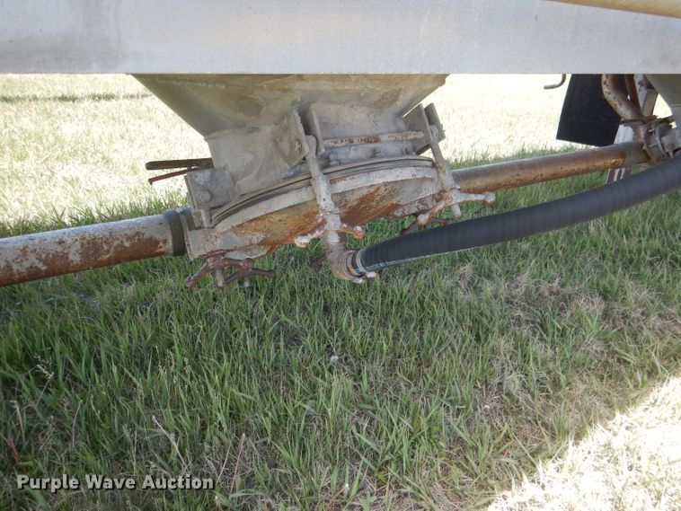 image for item FI9062 1981 Freuhauf HAB-F3-J-985  pneumatic dry bulk trailer