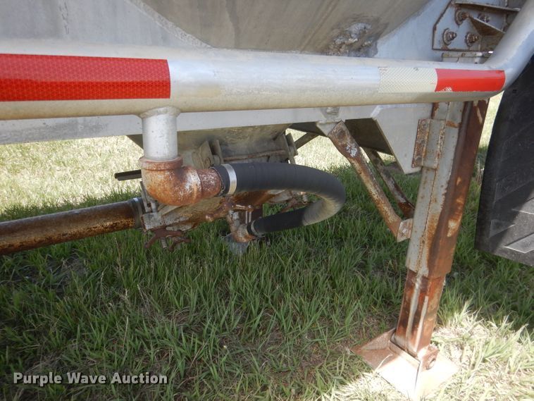 image for item FI9062 1981 Freuhauf HAB-F3-J-985  pneumatic dry bulk trailer