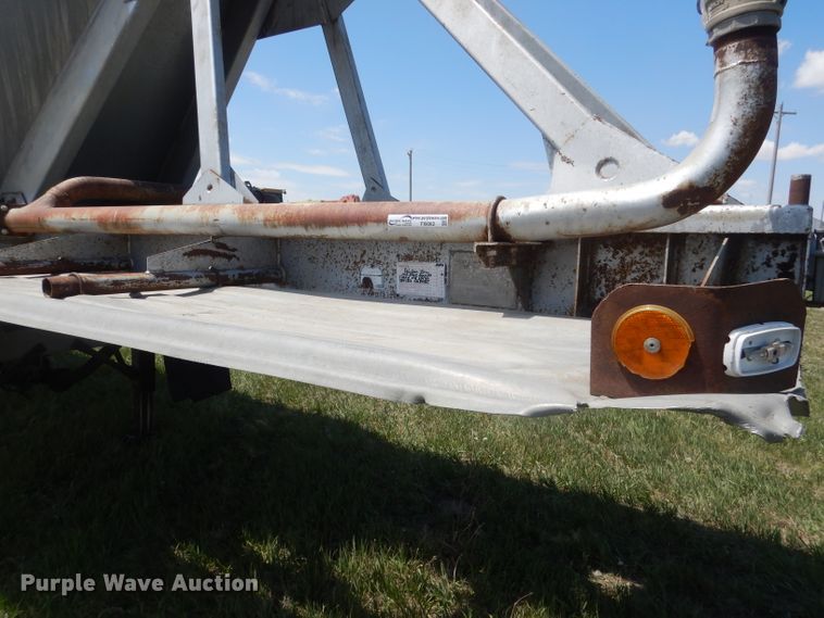 image for item FI9062 1981 Freuhauf HAB-F3-J-985  pneumatic dry bulk trailer