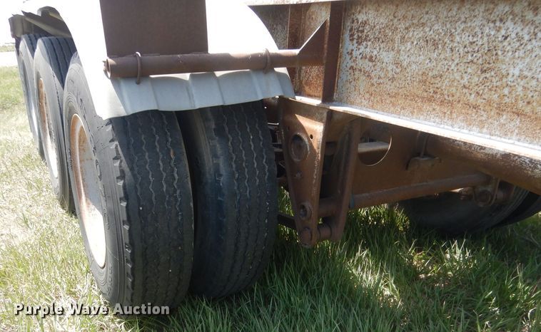 image for item FI9062 1981 Freuhauf HAB-F3-J-985  pneumatic dry bulk trailer