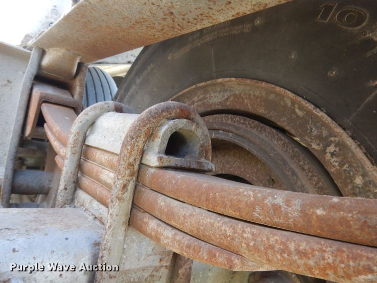 image for item FI9062 1981 Freuhauf HAB-F3-J-985  pneumatic dry bulk trailer