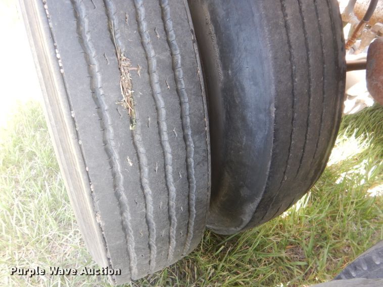 image for item FI9062 1981 Freuhauf HAB-F3-J-985  pneumatic dry bulk trailer