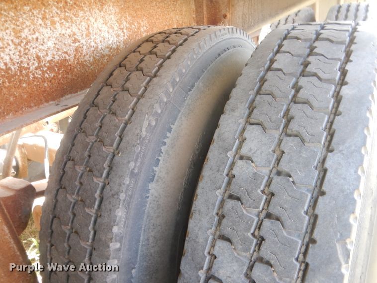 image for item FI9062 1981 Freuhauf HAB-F3-J-985  pneumatic dry bulk trailer