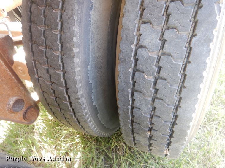 image for item FI9062 1981 Freuhauf HAB-F3-J-985  pneumatic dry bulk trailer