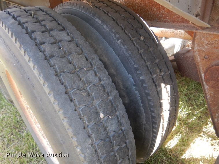 image for item FI9062 1981 Freuhauf HAB-F3-J-985  pneumatic dry bulk trailer